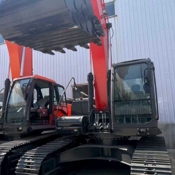 Excavator U225 pe șenile, nou