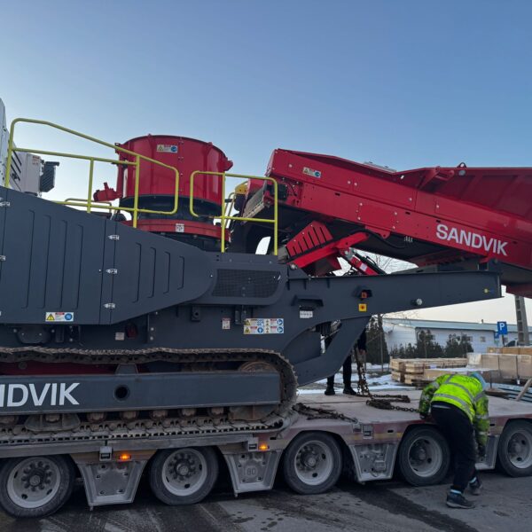 Concasor cu con SANDVIK QH332 - 38 tone
