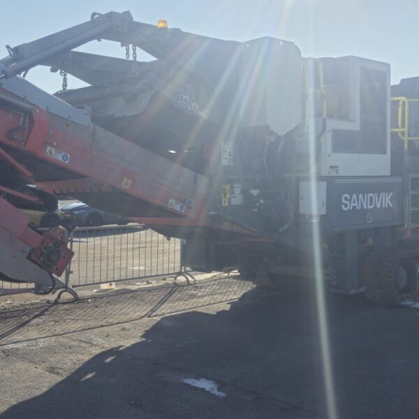 Concasor cu falci SANDVIK QJ341 - 49,4 tone - imagine 4