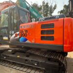 Excavator Hitachi pentru prezentare
