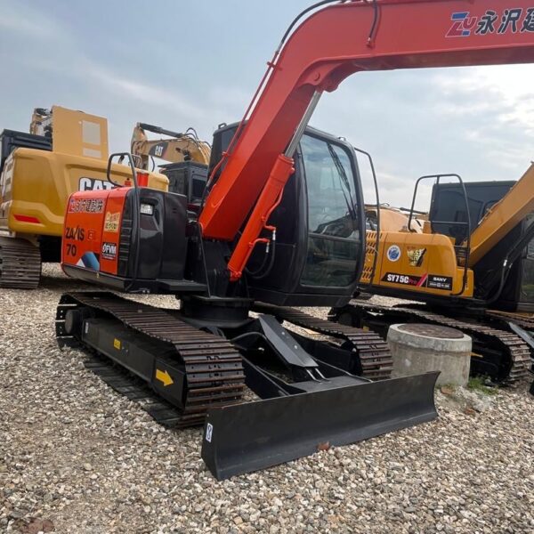Mini excavator HITACHI ZAXIS 70 - 7 tone