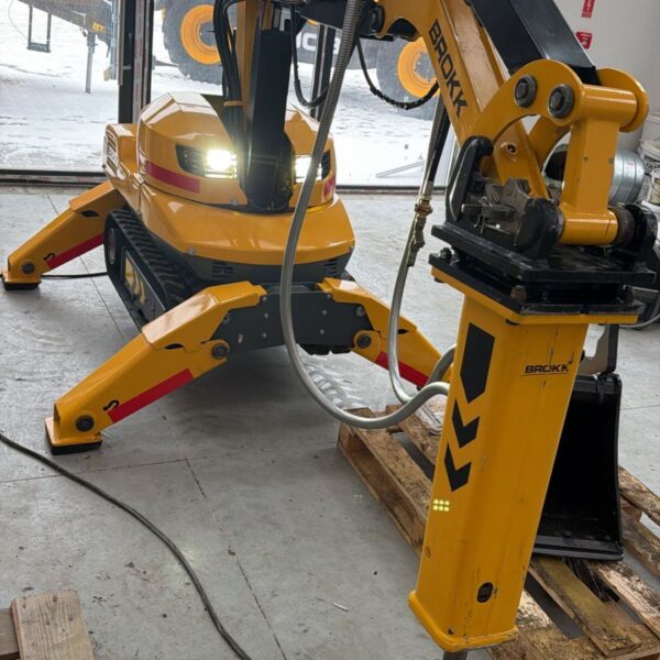 Mini excavator BROKK 110 - imagine 4